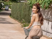 Hoa hậu Tường Linh khoe vẻ đẹp mong manh đầy quyến rũ