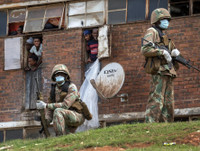 [ẢNH] Những hình ảnh ít người biết về cách ly xã hội tại Nam Phi giữa dịch Covid-19