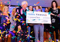 [ẢNH] Mẹ đơn thân trúng giải độc đắc gần 700 triệu USD