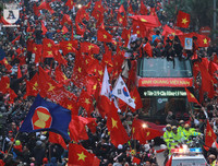 Biển người chào đón những người hùng U23 Việt Nam ở Hà Nội