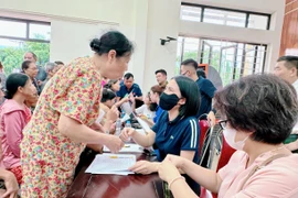 Bộ Tài chính chuyển đầy đủ tiền tới các địa phương để tặng quà cho người dân