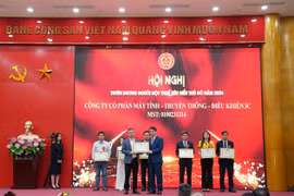 Hà Nội tuyên dương 170 người nộp thuế tiêu biểu