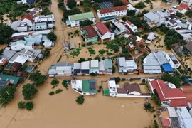 Gần 60.000 tỷ đồng dư nợ bị ảnh hưởng bởi bão lũ, các ngân hàng đã hỗ trợ khách hàng ra sao?