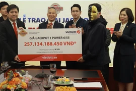 Thói quen mua vé số "lạ" giúp doanh nhân tại TP.HCM trúng Vietlott 257 tỷ đồng