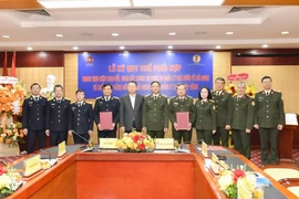 Cục Hải quan và Cục Quản lý xuất nhập cảnh ký quy chế phối hợp