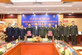 Cục Hải quan và Cục Quản lý xuất nhập cảnh ký quy chế phối hợp