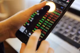 Cổ phiếu bất động sản hút dòng tiền, VN-Index phục hồi hơn 28 điểm