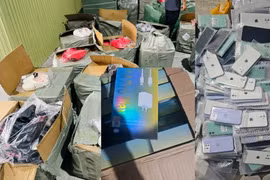 Bắt giữ hàng chục nghìn sản phẩm điện thoại, thời trang giả mạo nhãn hiệu, xuất xứ