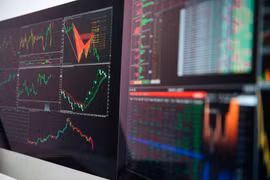 Áp lực bán ở nhóm cổ phiếu lớn, chứng khoán dứt đà hồi phục