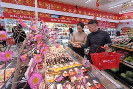 Nhiều chợ, siêu thị mở cửa trở lại, giá cả hàng hóa cơ bản ổn định