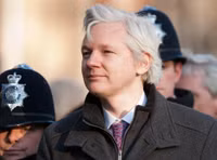 [ẢNH] Tòa án Anh bác bỏ yêu cầu nhà sáng lập Wikileaks về Mỹ