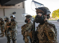 [ẢNH] FBI rà soát lý lịch của 25.000 vệ binh bảo vệ Washington D.C.