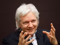 [ẢNH] Tòa án Anh bác bỏ yêu cầu nhà sáng lập Wikileaks về Mỹ