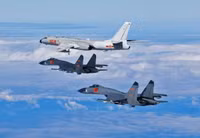 [ẢNH] Trung Quốc triển khai máy bay đông chưa từng có đến gần Đài Loan