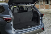 [ẢNH] Toyota Highlander 2021: Rộng rãi và thực dụng