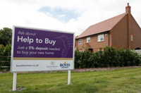 [ẢNH] Dân Hong Kong đổ xô mua nhà ở Anh 