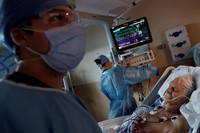 [ẢNH] Tổng thống Joe Biden làm lễ tưởng niệm 500.000 người Mỹ tử vong vì Covid-19