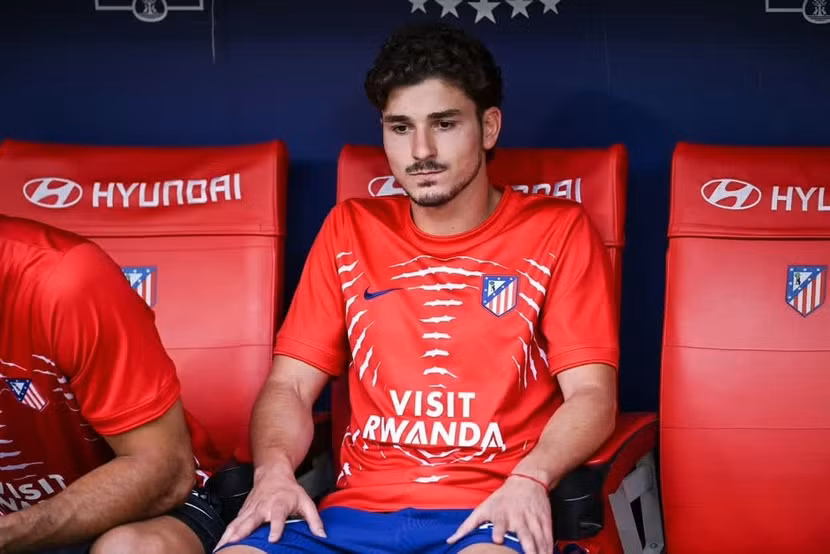 20260829-000451-085-julian-alvarez-of-atletico-madrid-warms-up-on-the-sideline-during-the-laliga-reg.jpg