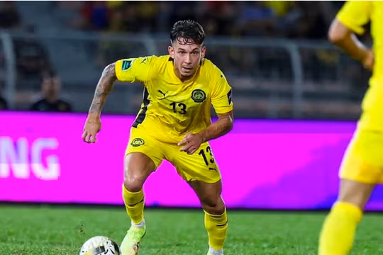 Cầu thủ nhập tịch 'lậu' bị đội bóng Malaysia hắt hủi