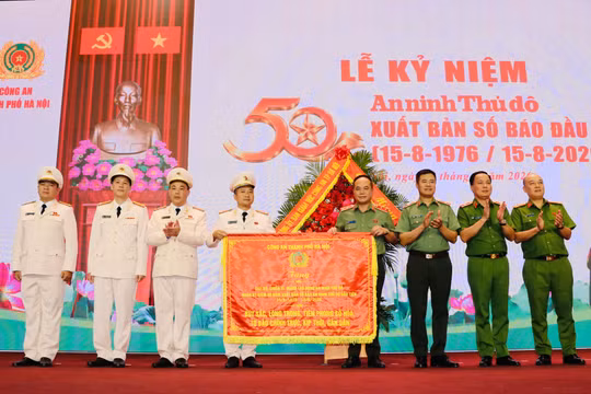 Toàn cảnh Lễ kỷ niệm 50 năm An ninh Thủ đô xuất bản số báo đầu tiên