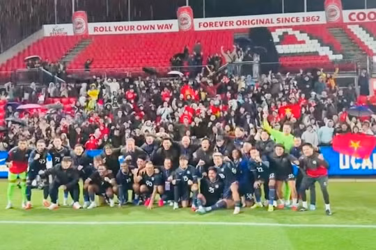 Công an Hà Nội FC ăn mừng vé C1 châu Á ngay trên sân khách