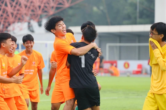 THPT Tây Hồ đi tiếp sau trận thắng sát nút