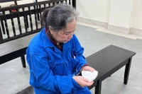 Người đàn bà 66 tuổi “chơi lớn” ngay chuyến "hàng"... đầu tay