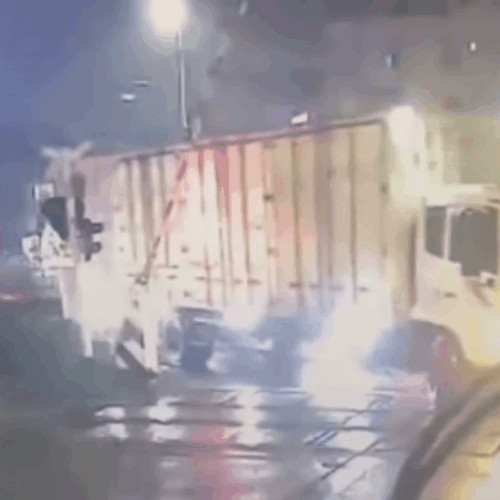 Nguy cơ chết người từ thói quen vượt ẩu tại đường ngang đường sắt