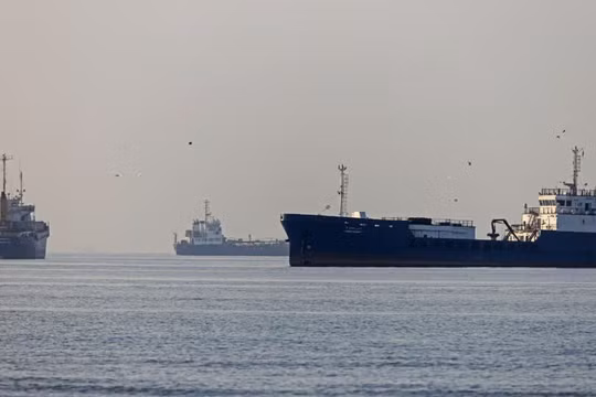 Iran tuyên bố tấn công tàu quân sự Mỹ, Washington lập tức bác bỏ