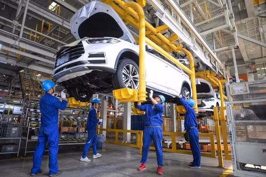 Làn sóng đầu tư mạnh mẽ vào xe điện trên toàn cầu