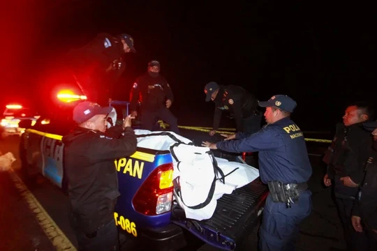 Xe buýt lao xuống vực sâu, ít nhất 15 người thiệt mạng 