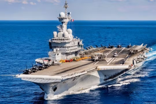 Pháp sẵn sàng điều tàu sân bay Charles de Gaulle tới Eo biển Hormuz
