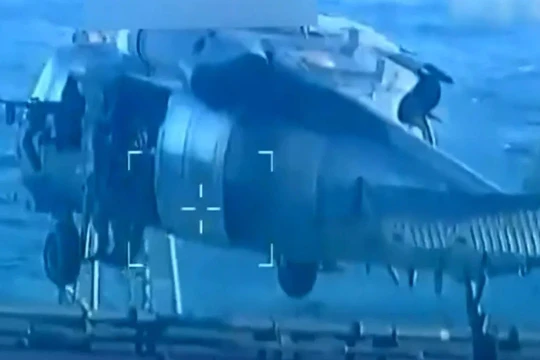 Video lực lượng Mỹ bắt giữ tàu chở dầu ngoài khơi Venezuela