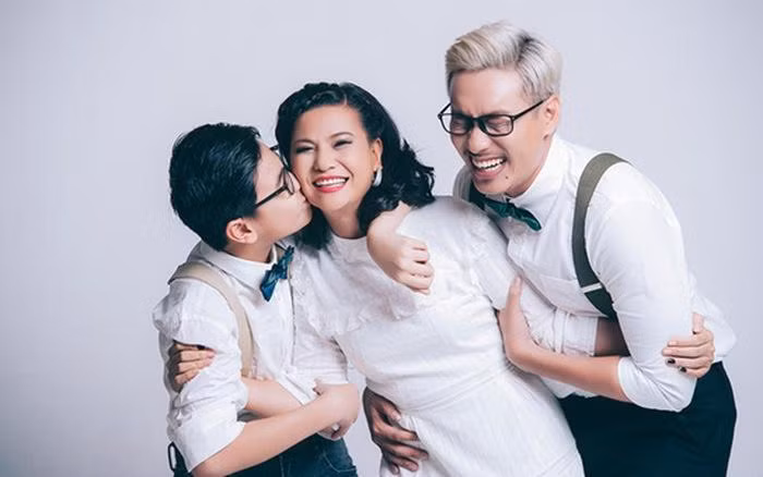 Kiều Minh Tuấn và Cát Phượng tới giờ chưa có con chung, song nam diễn viên chia sẻ anh xem con trai riêng của Cát Phượng như con ruột của mình.