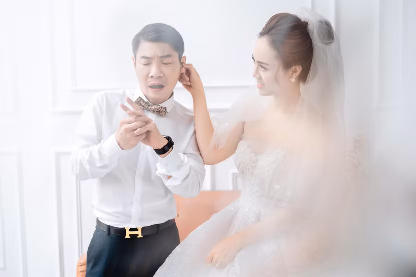 NSND Công Lý tiết lộ, chính Ngọc Hà là người tư vấn cho anh thay đổi cách ăn mặc để bớt đơn điệu và ngày càng trẻ trung.