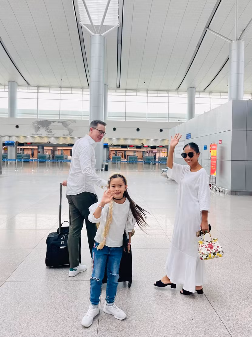 Vợ chồng Đoan Trang sẽ đưa con gái nhỏ sang Singapore sinh sống một thời gian