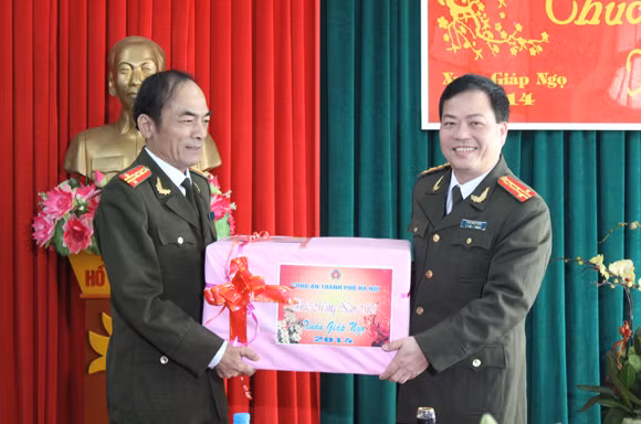 Lãnh đạo CATP Hà Nội chúc tết các đơn vị ảnh 1