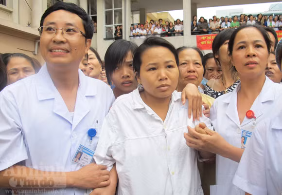 Bé 2 ngày tuổi bị bắt cóc ở bệnh viện đã an toàn trong vòng tay mẹ ảnh 7
