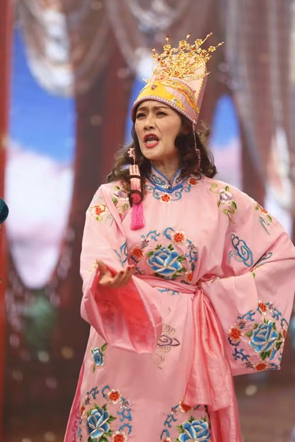 Vân Dung vẫn được nhớ đến với vai diễn Táo Y tế trong chương trình "Gặp nhau cuối năm - Táo Quân" Vân Dung vẫn được nhớ đến với vai diễn Táo Y tế trong chương trình "Gặp nhau cuối năm - Táo Quân"