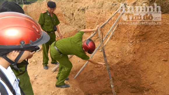 Đào móng nhà, hai người bị vùi lấp ảnh 1