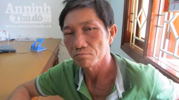 "Bị" can ngăn khi đang đánh vợ, quay ra đâm chết bạn ảnh 1