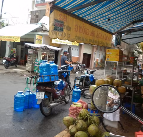 Phát hiện nước uống đóng chai nhiễm khuẩn mủ xanh ảnh 1