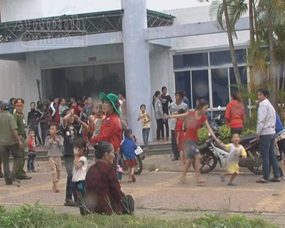 Sơ tán hàng vạn người dân đến nơi an toàn, tránh siêu bão ảnh 1