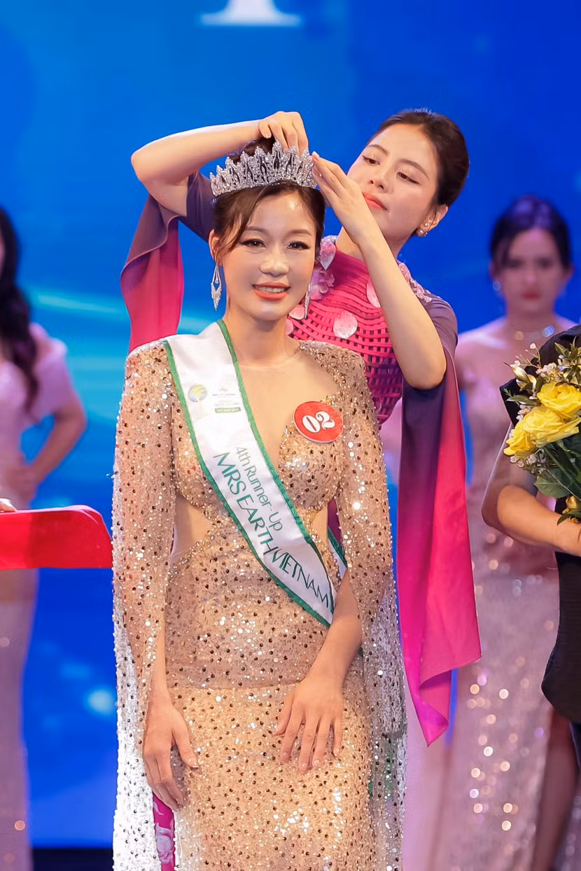 Nguyễn Thị Hồi đăng quang Á hậu 4 "Mrs Earth Vietnam 2024"