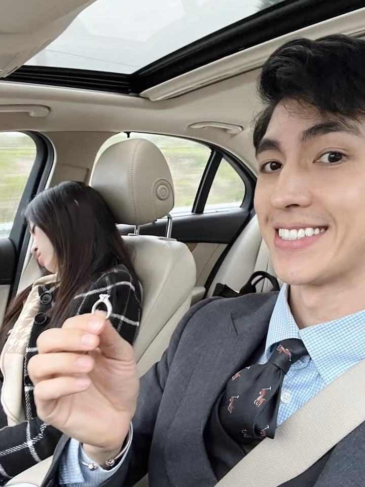 Bình An đã phải cất giấu chiếc nhẫn cầu hôn suốt 50 ngày trước khi trao cho nó cho bạn gái