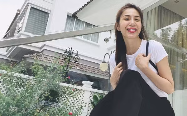Thủy Tiên là một trong số các nghệ sĩ nhận nhiều bàn tán trái chiều xung quanh việc làm từ thiện Thủy Tiên là một trong số các nghệ sĩ nhận nhiều bàn tán trái chiều xung quanh việc làm từ thiện