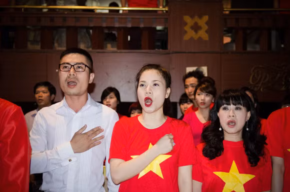 Xúc động MV Quốc ca được hàng ngàn người chung tay thực hiện ảnh 12