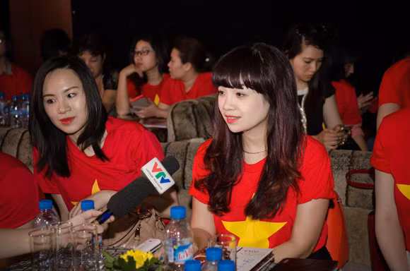 Xúc động MV Quốc ca được hàng ngàn người chung tay thực hiện ảnh 10