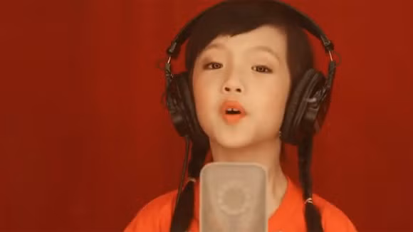 Xúc động MV Quốc ca được hàng ngàn người chung tay thực hiện ảnh 5