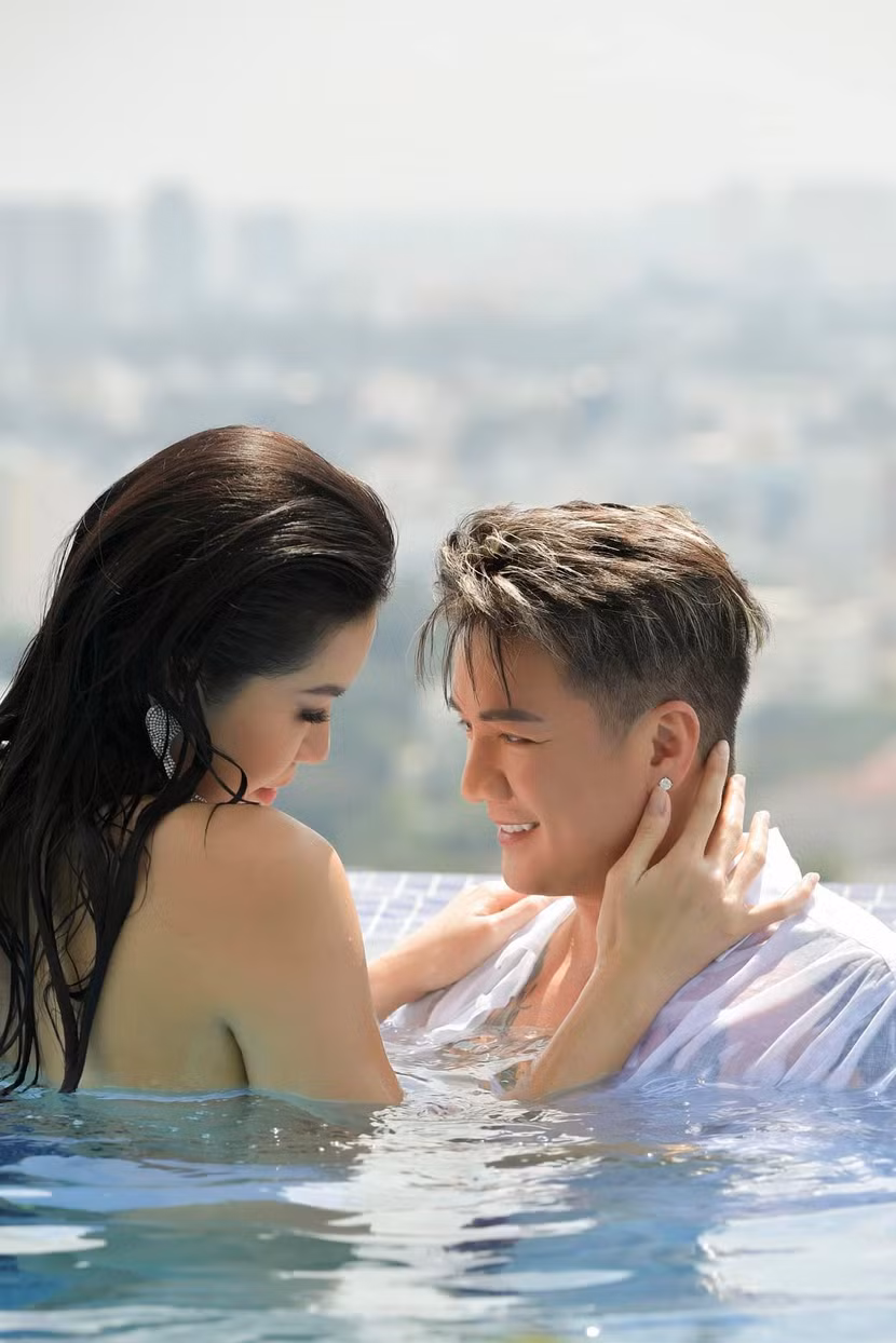 Bức ảnh chụp cùng Minh Tú được cho là nằm trong sản phẩm âm nhạc mới sắp được Đàm Vĩnh Hưng ra mắt Bức ảnh chụp cùng Minh Tú được cho là nằm trong sản phẩm âm nhạc mới sắp được Đàm Vĩnh Hưng ra mắt